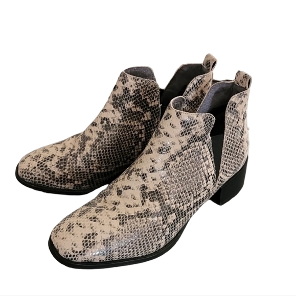 SEYCHELLS ANTHRO Waiting For You Snake Leather Chelsea Boots 10 Ankle Booties - Picture 2 of 15